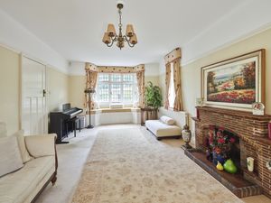 Sitting Room- click for photo gallery